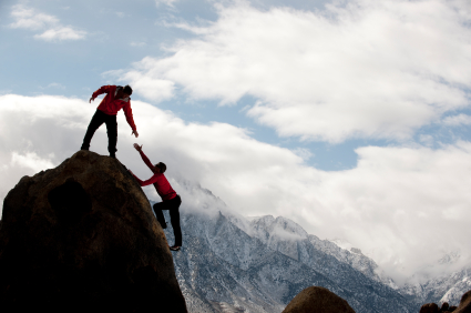 helpen, coachen, reikende hand, samenwerken